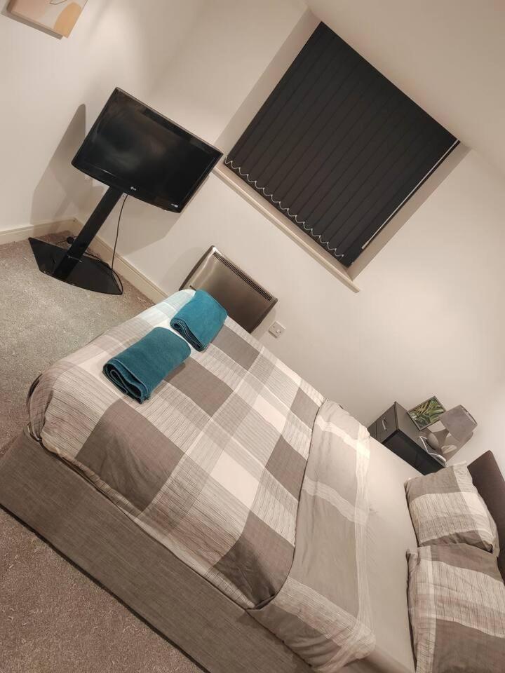 Lovely 1 Bedroom Apartment With Free Parking & Gym Kirkburton Extérieur photo