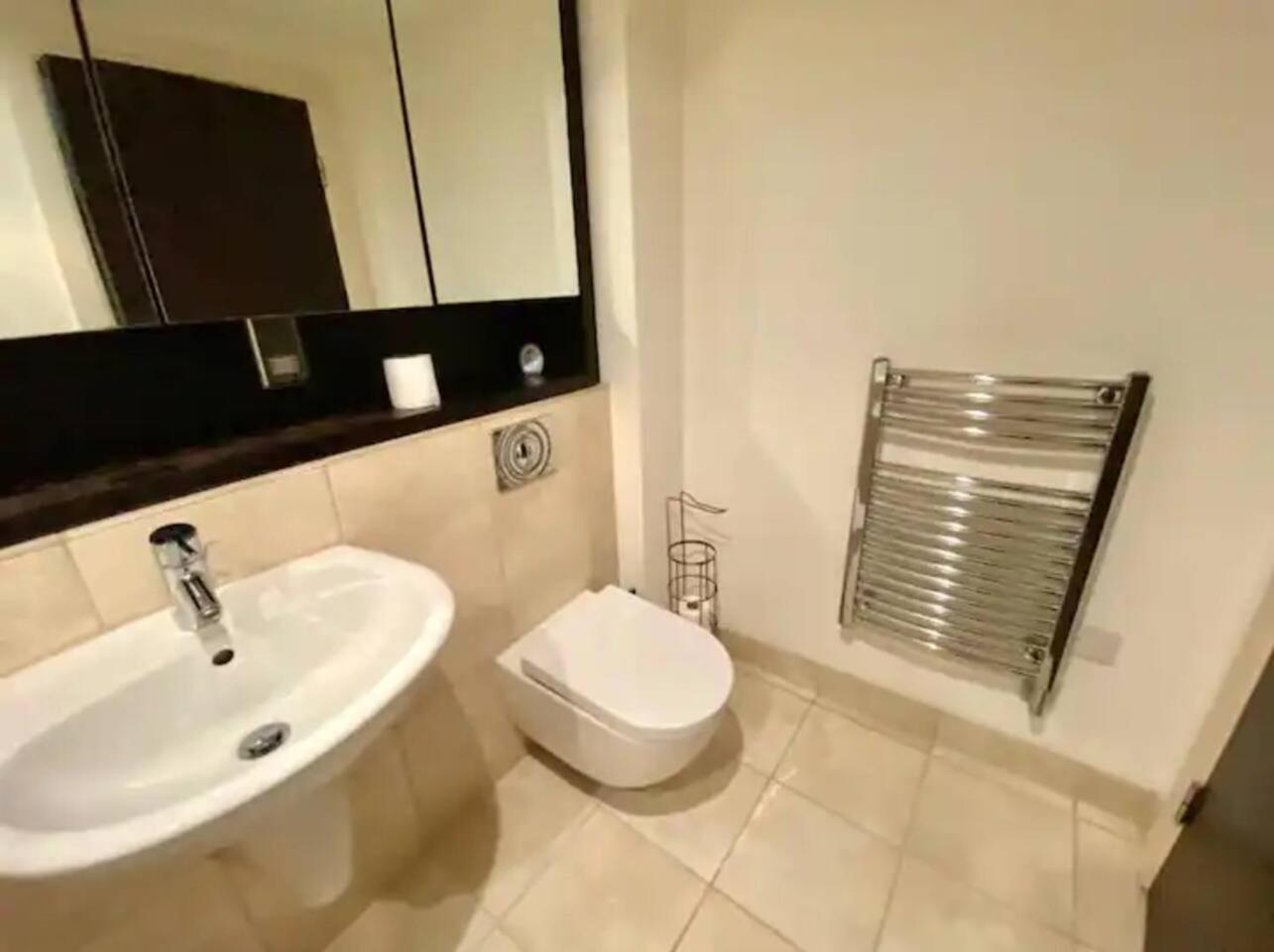 Lovely 1 Bedroom Apartment With Free Parking & Gym Kirkburton Extérieur photo